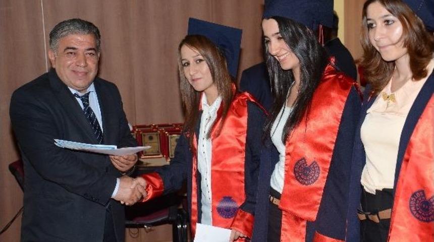 Emyo&rsquo;da Mezuniyet Coşkusu