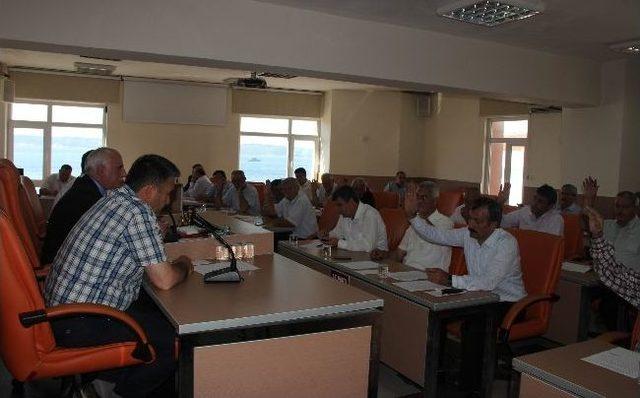 İl Genel Meclisinde Taksim Protestosu