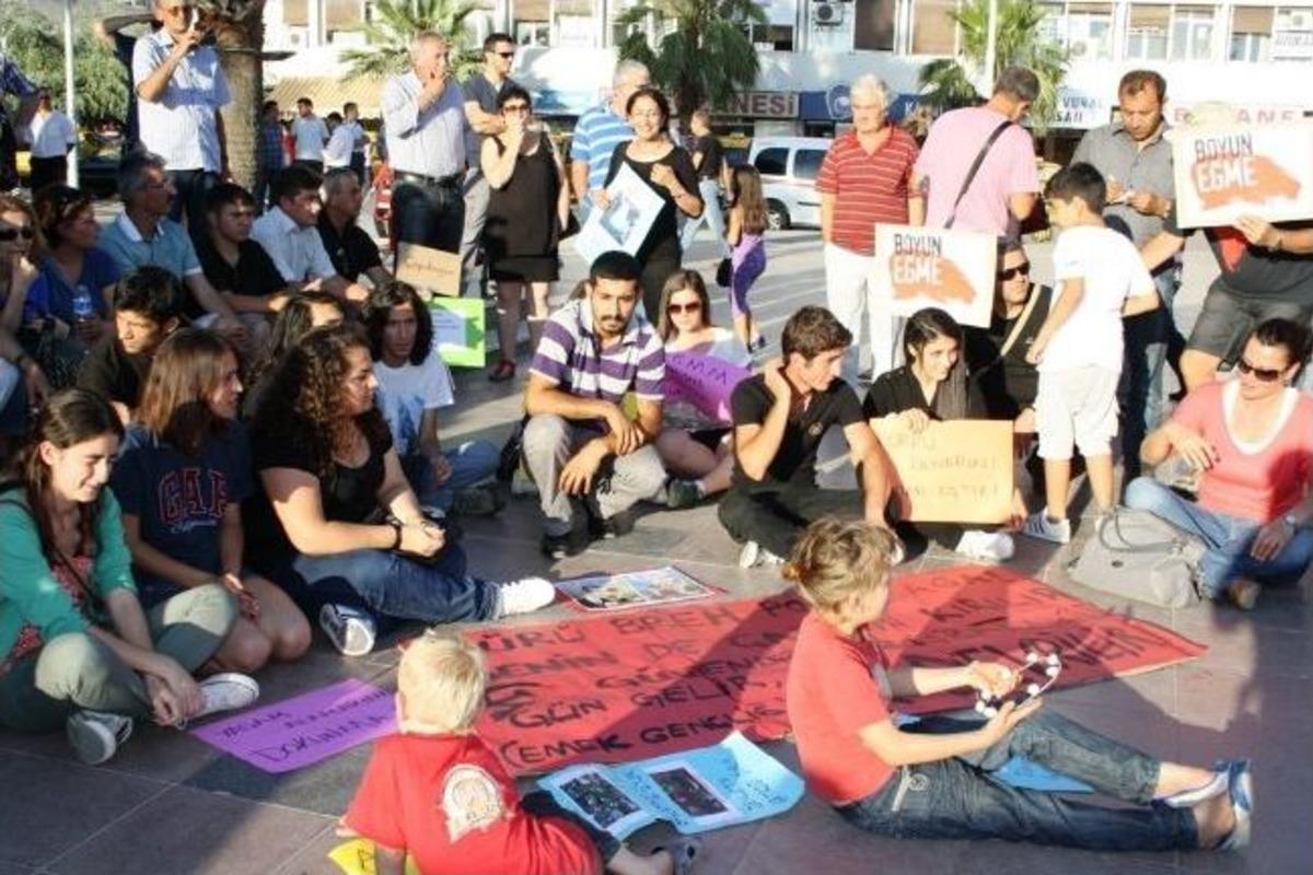 Ayvalık&rsquo;ta Taksim Gezi Parkı Tepkileri S&uuml;r&uuml;yor