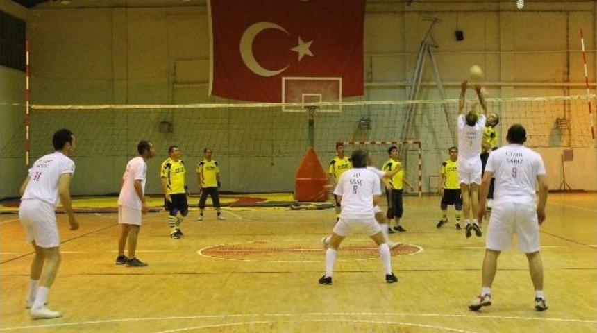 Akdağmadeni&rsquo;nde Kurumlar Arası Voleybol Turnuvası Tamamlandı