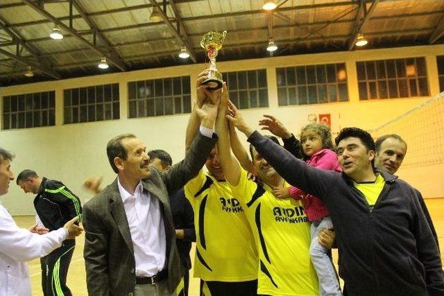 Akdağmadeni’nde Kurumlar Arası Voleybol Turnuvası Tamamlandı