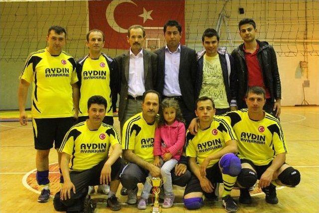 Akdağmadeni’nde Kurumlar Arası Voleybol Turnuvası Tamamlandı