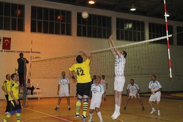 Akdağmadeni’nde Kurumlar Arası Voleybol Turnuvası Tamamlandı