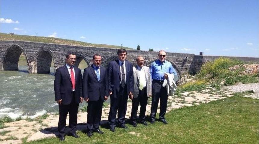 &Ccedil;etinsaya, &Ouml;ğrencilere &Ccedil;&ouml;z&uuml;m S&uuml;recini Anlattı