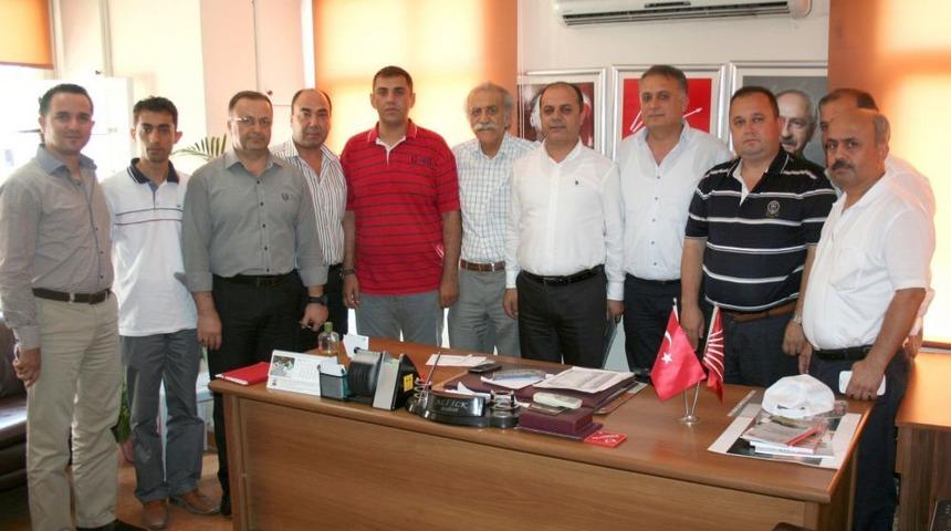 AK Partililerden Yeni Se&ccedil;ilen CHP Il&ccedil;e Başkanına 'hayırlı Olsun' Ziyareti