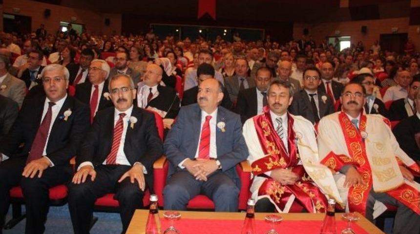 Bakan M&uuml;ezzinoğlu Mezuniyet T&ouml;renine Katıldı