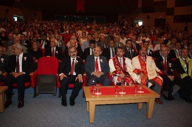 Bakan Müezzinoğlu Mezuniyet Törenine Katıldı