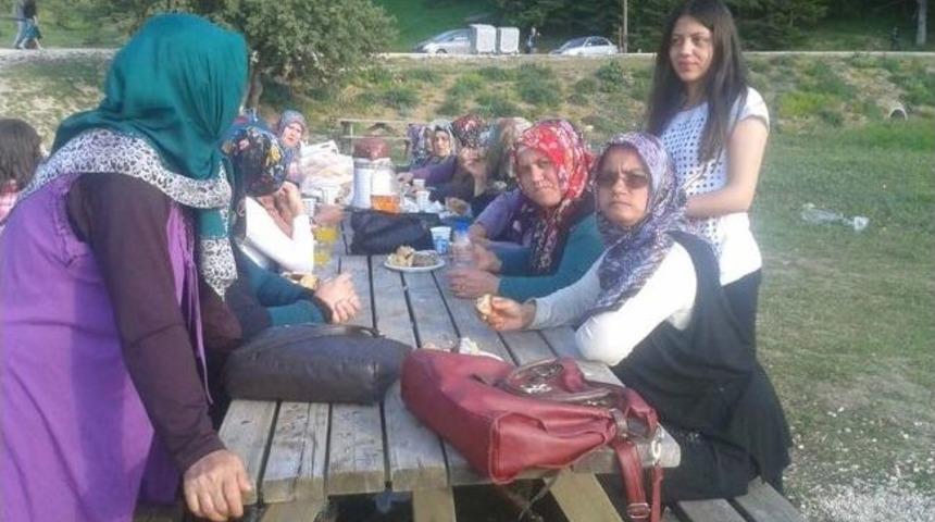 Kur&rsquo;an Kursu &Ouml;ğrencilerinden Bolu, Abant Ve Yedig&ouml;ller Gezisi