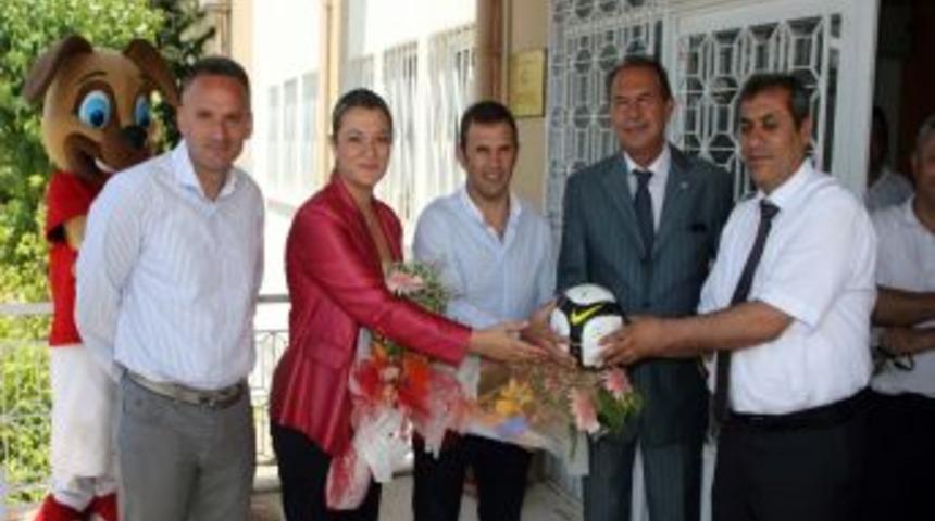 TFF, Antalya'daki Liselerde FIFA U20 D&uuml;nya Kupası Tanıtımı Yaptı