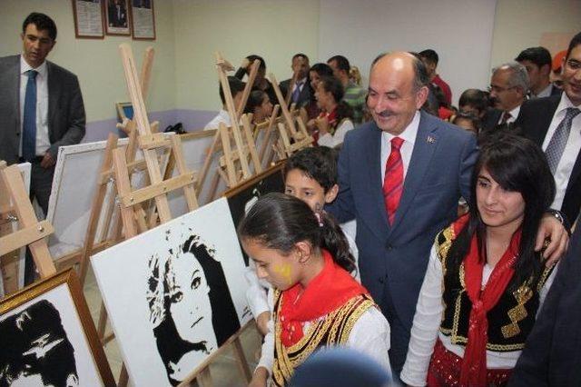 Bakan M&uuml;ezzinoğlu, Gen&ccedil;lerle Birlikte, Gen&ccedil;lik Merkezini A&ccedil;tı 1