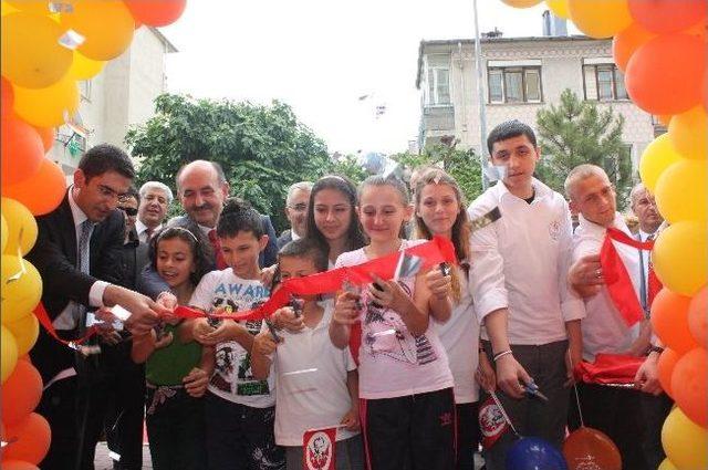 Bakan M&uuml;ezzinoğlu, Gen&ccedil;lerle Birlikte, Gen&ccedil;lik Merkezini A&ccedil;tı 3