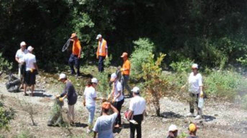 &Ccedil;evreciler Dere Yataklarını Temizledi