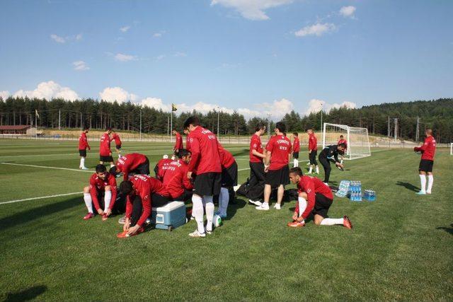 U20 Milli Takımı, Fenerbahçe Topuk Yaylası Tesisleri'nde Kampa Başladı