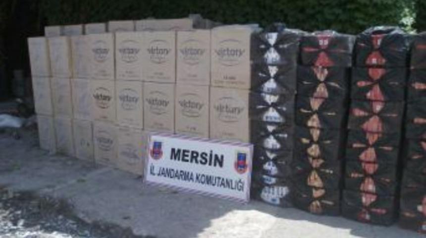 Kuru Soğan &Ccedil;uvallarının Altından 50 Bin Paket Ka&ccedil;ak Sigara &Ccedil;ıktı