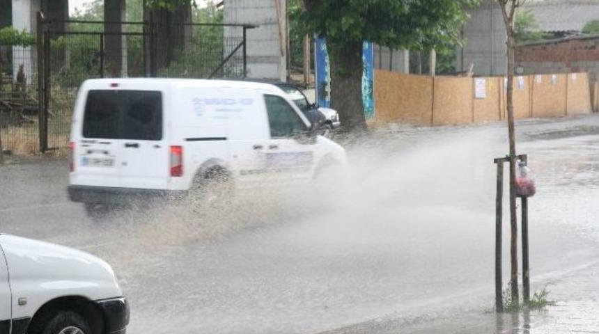 &Ccedil;orlu&rsquo;da Dolu Yağışı Etkili Oldu