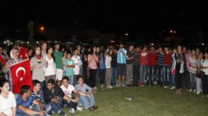 Sel&ccedil;uklular Eyleme Devam Ediyor