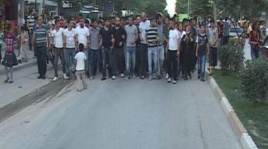 Elazığ'da Taksim'e Destek Y&uuml;r&uuml;y&uuml;ş&uuml; Devam Ediyor