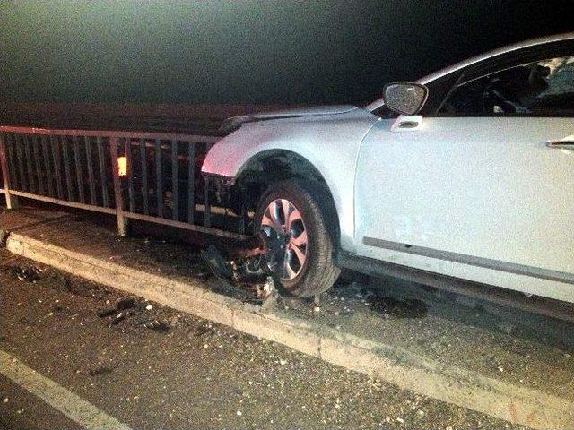 Bariyerler Otomobile Saplandı 1