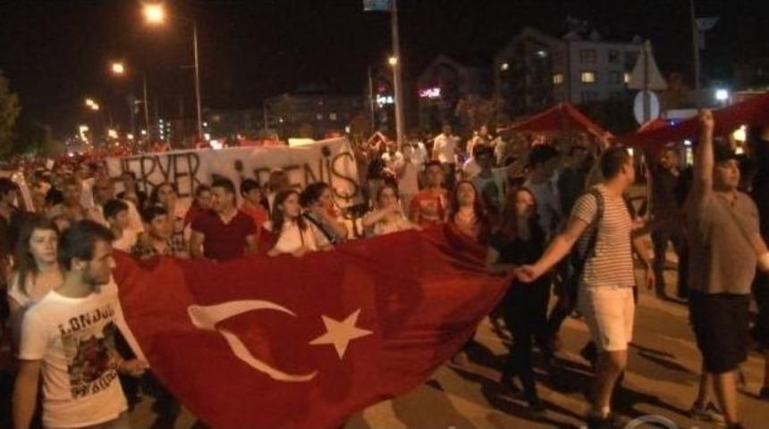 Bursa'da Binlerce Kişi FSM Bulvarı'nda Trafiği Kapatarak Eylem Yaptı