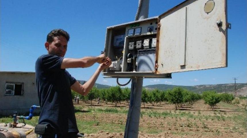 Borcunu &Ouml;demeyen &Ccedil;ift&ccedil;inin Elektriği Kesiliyor