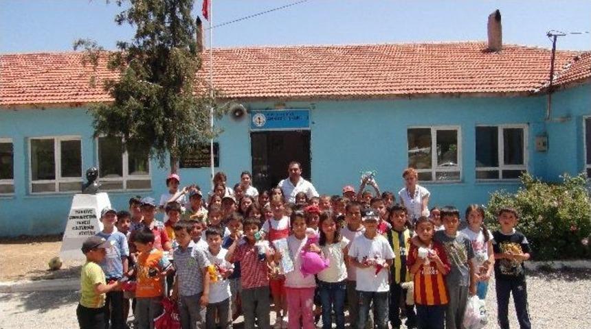 Fethiye Belediyesi Köy Okullarına Kitap Ve Oyuncak Dağıtıyor