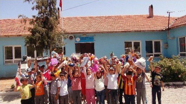 Fethiye Belediyesi Köy Okullarına Kitap Ve Oyuncak Dağıtıyor