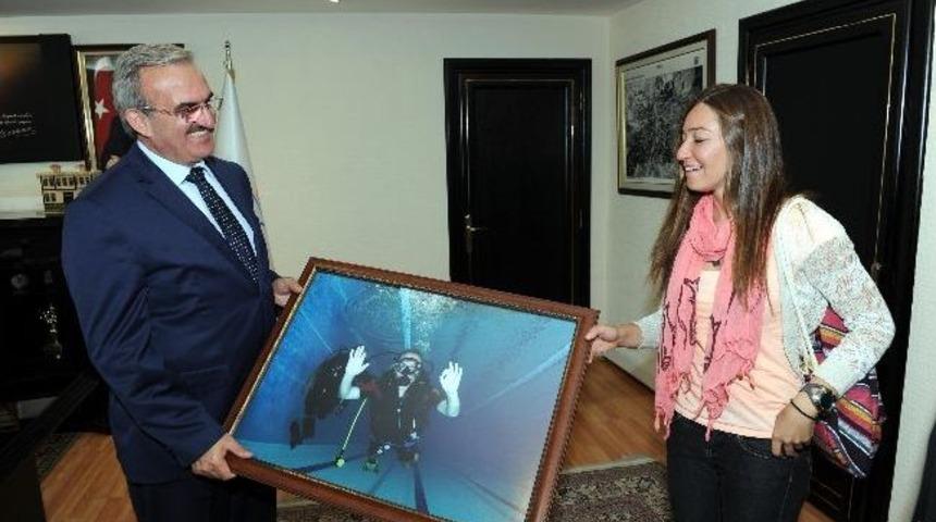 D&uuml;nya Rekortmeni Şahika Erc&uuml;men, Van G&ouml;l&uuml;&rsquo;n&uuml;n Yeni Tanıtım Y&uuml;z&uuml; Olacak