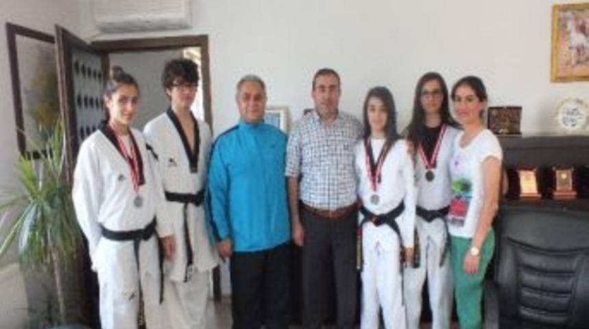 Taekwondoculardan &Uuml;nl&uuml;er&rsquo;e Ziyaret