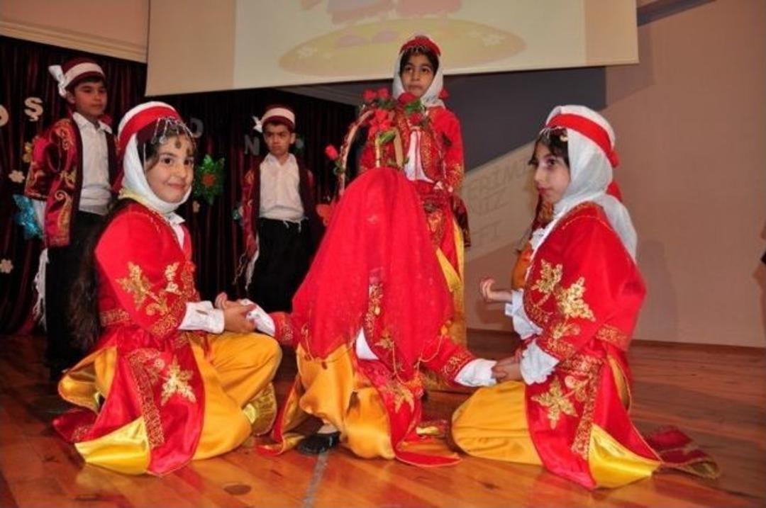 Erkan Koleji&rsquo;nin Minikleri Sahnede