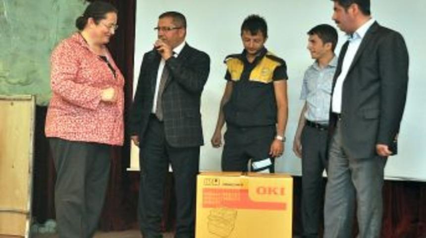 Geri D&ouml;n&uuml;ş&uuml;mle Okullarına Fotokopi Makinesi Aldılar