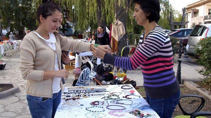 Hanımeller &Ccedil;arşısı Kapılarını A&ccedil;tı