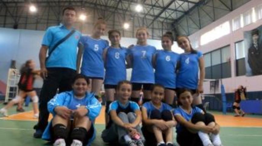 Minik Voleybolcular Grup Finaline Y&uuml;kseldi