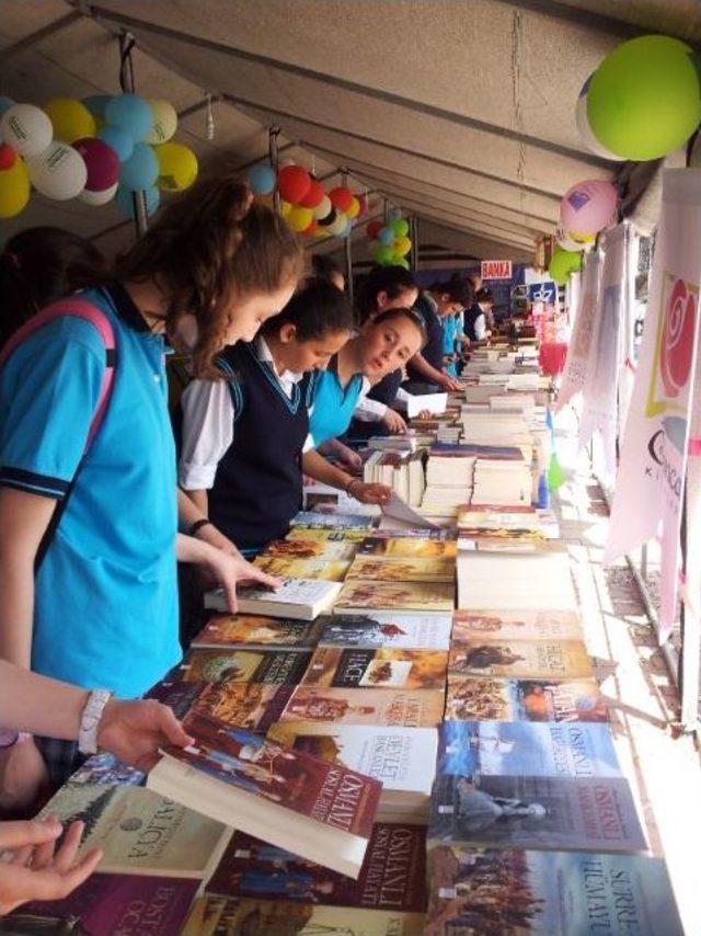 Ünye’de Kitap Fuarına Yoğun Ilgi Devam Ediyor