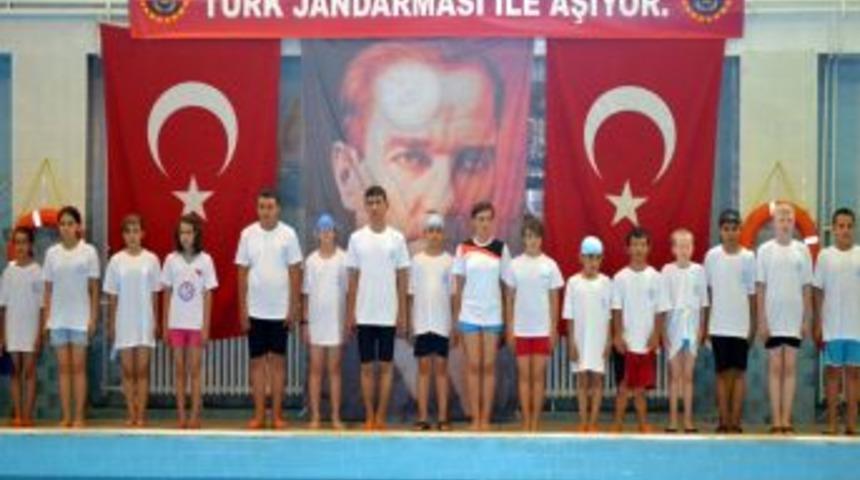 Engelli Y&uuml;z&uuml;c&uuml;ler Yarıştı