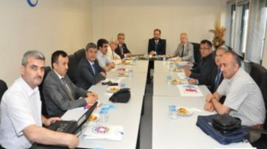 B&ouml;lge İlahiyat Fak&uuml;lteleri Dekanları Om&uuml;&rsquo;de Toplandı