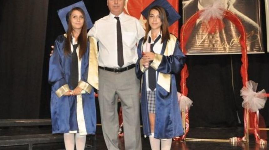 &Ouml;ğrencilerin Mezuniyet Coşkusu