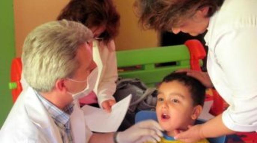 Miniklere Diş Kontrol&uuml; Yapıldı