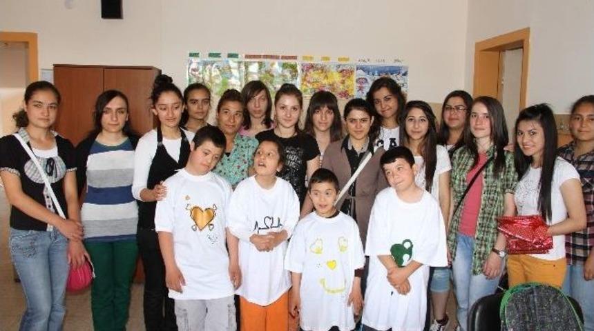 &Ouml;ğrencilerden &Ouml;rnek Davranış