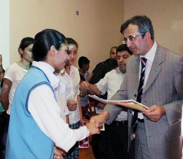 Dereceye Giren &Ouml;ğrenciler &Ouml;d&uuml;llendirildi 1