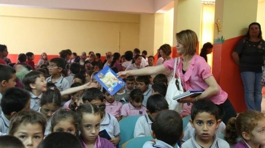 &Ouml;ğrenci Ve Veliler Birlikte Kitap Okudular