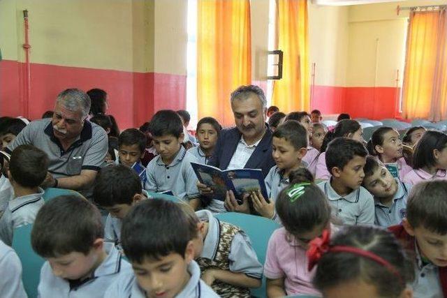 &Ouml;ğrenci Ve Veliler Birlikte Kitap Okudular 1