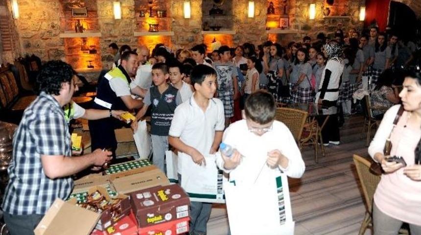 Minikler Seminerde Atık Toplamak İ&ccedil;in Yarıştı