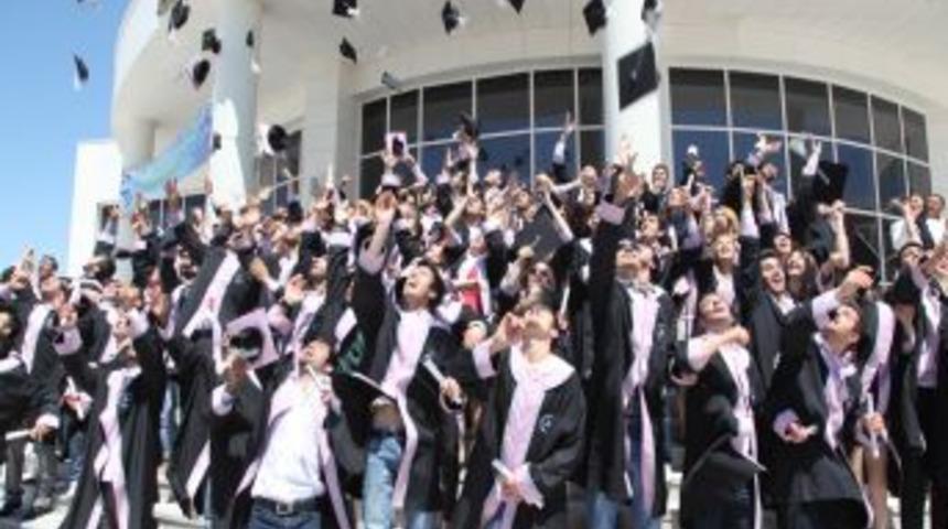 Aksaray &Uuml;niversitesi, 124 Sporcu Ve 188 Sağlık&ccedil;ı Daha Mezun Etti