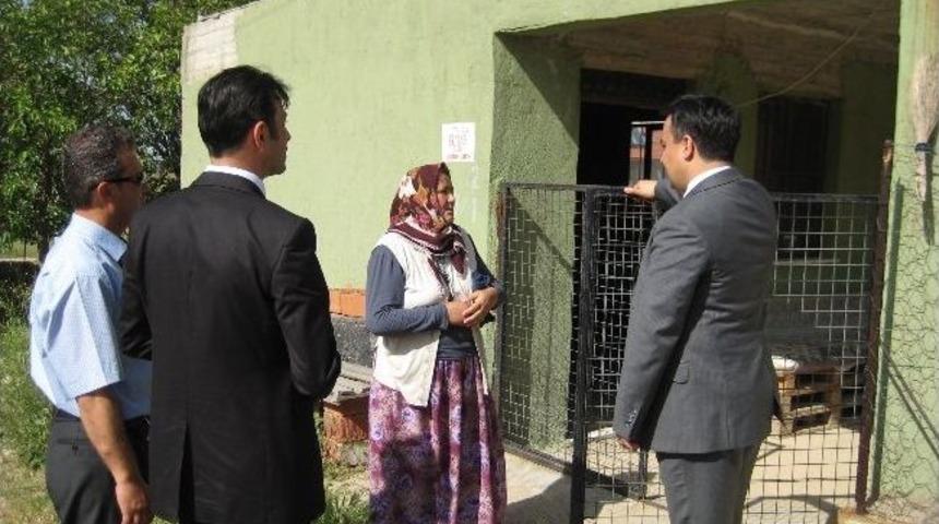 Eşme Sosyal Yardımlaşma Va Dayanışma Vakfı&rsquo;ndan İhtiya&ccedil; Sahiplerine Yakacak Yardımı