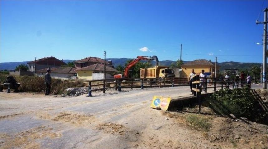 Sarıg&ouml;l Belediyesi Tırazlar K&ouml;pr&uuml;s&uuml;&rsquo;n&uuml; Yeniliyor