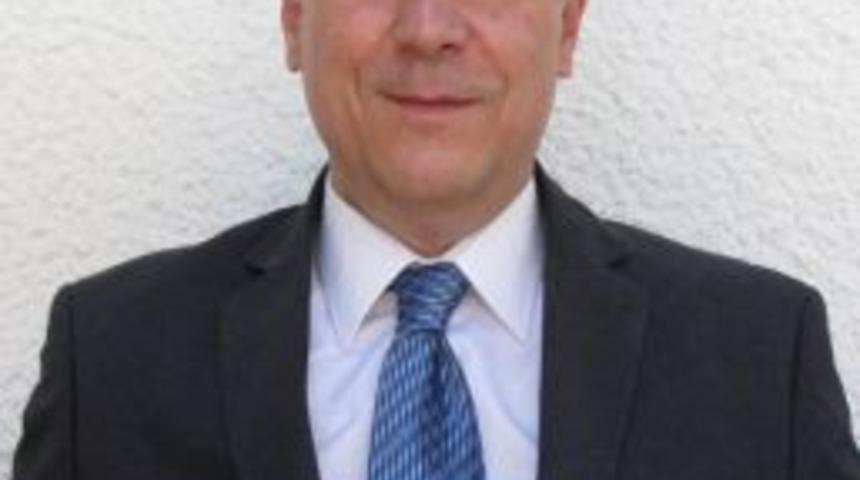 Ekonomist Adnan &Ouml;ztekin: &ldquo;izmir'in Geleceği İ&ccedil;in Herkes Taşın Altına Elini Koymalıdır&rdquo;