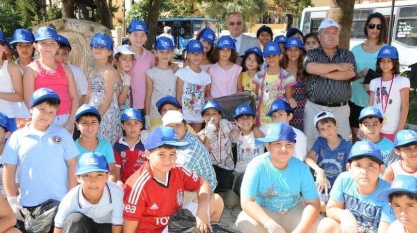 &Ouml;ğrenciler &Ccedil;evre Haftasında &Ccedil;evre Temizliği Yaptı