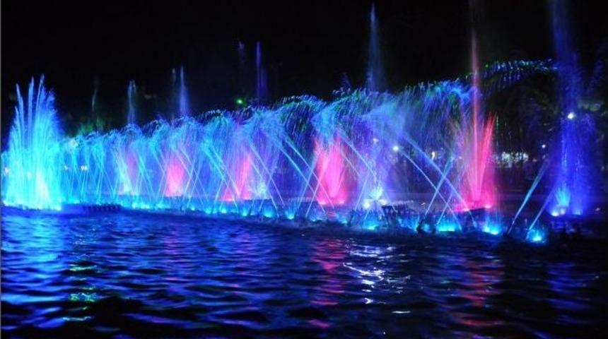 Manisa&rsquo;da Ulupark&rsquo;a Muhteşem Havuz