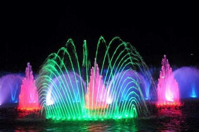 Manisa&rsquo;da Ulupark&rsquo;a Muhteşem Havuz 1