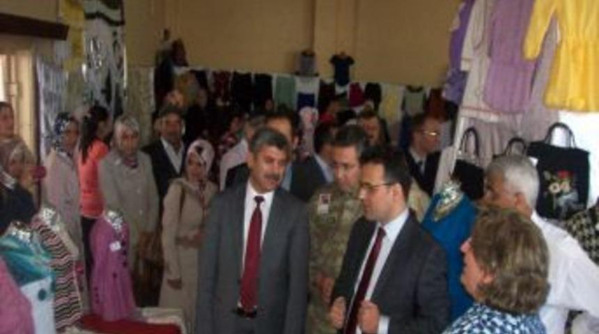 Kağızman Halk Eğitim Merkezi'nden Yıl Sonu Sergisi